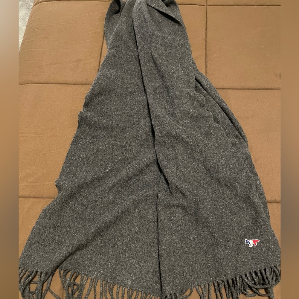 Maison Kitsune gray scarf